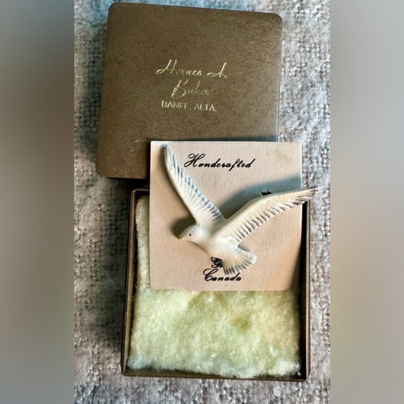 Vintage Handcrafted Canadian Gesena Ceramic Seagull Brooch - Picture 4 of 13